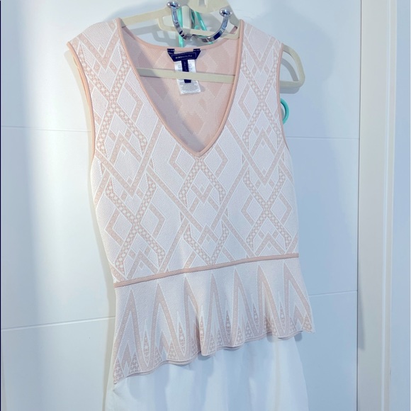 Large BCBGMAXAZRIA Gardenia top with bottom detail flair. Pink - Picture 6 of 17